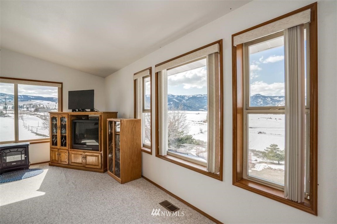 4100 Jim Smith Road Wenatchee, WA 98801 - Photo 9 of 13 Gallery Image 9