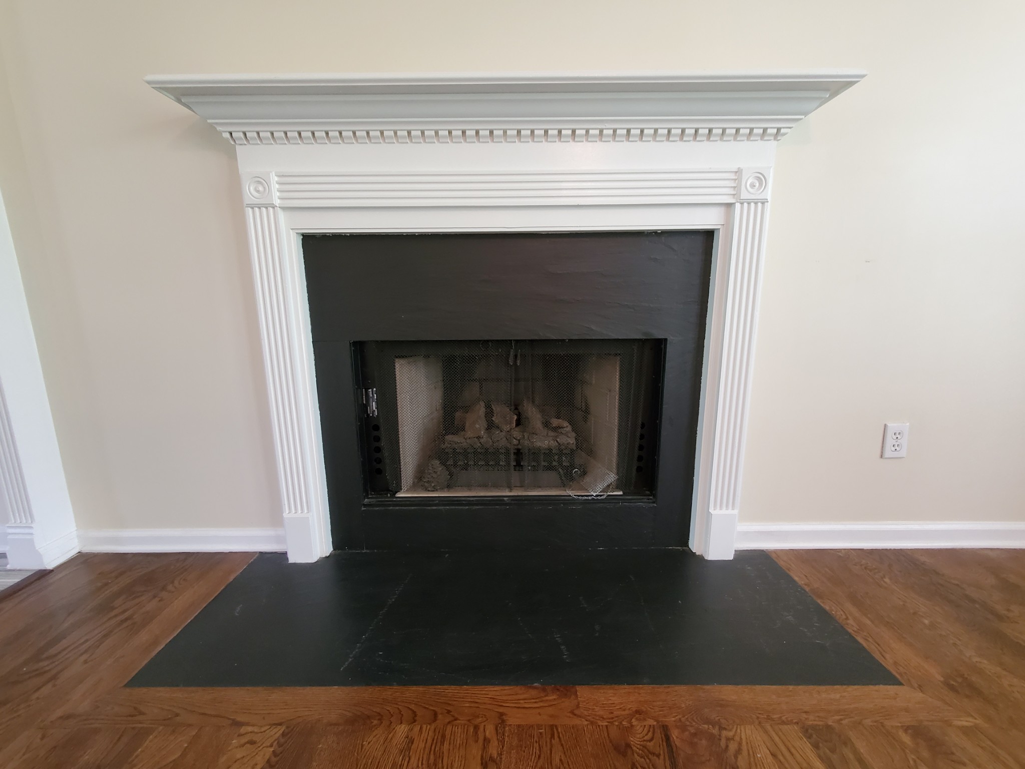 324 West Harper Road Portland, TN 37148 - Photo 4 of 25 a living room with a fireplace