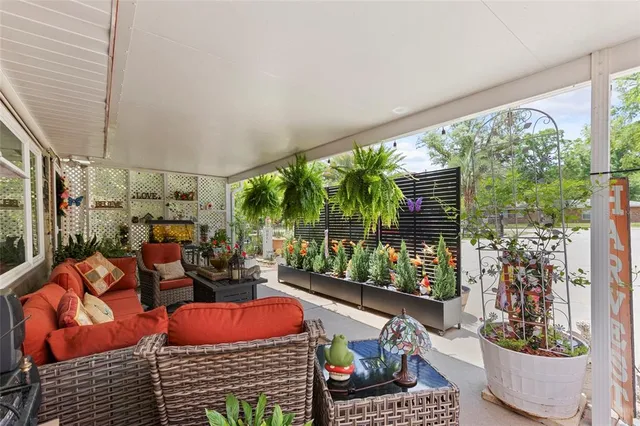 a view of an outdoor space