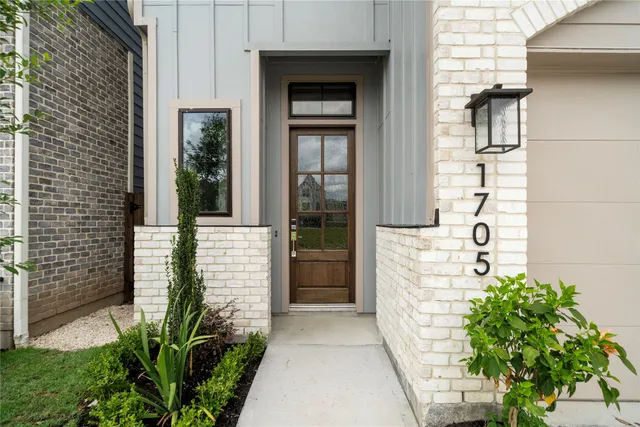 $889,999 | 1705 Bologna Lane, Houston, TX 77055