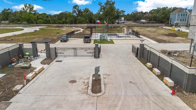 $889,999 | 1705 Bologna Lane, Houston, TX 77055