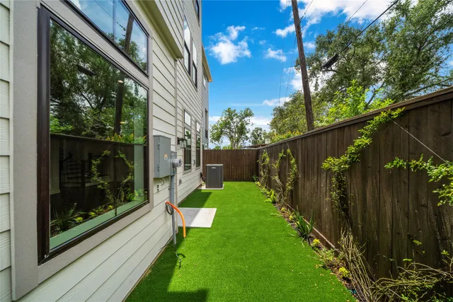 $889,999 | 1705 Bologna Lane, Houston, TX 77055