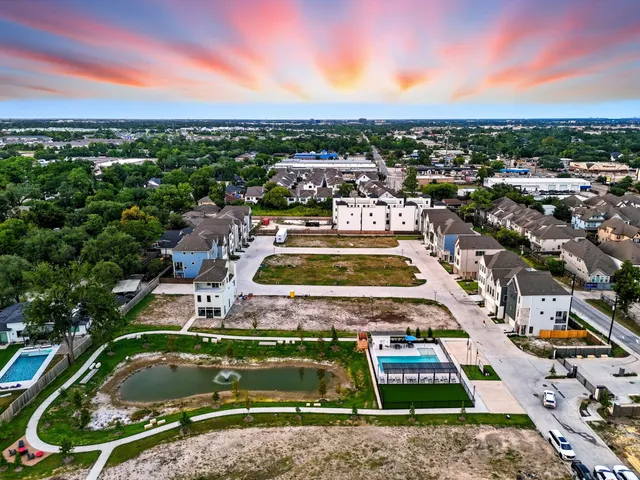 $889,999 | 1705 Bologna Lane, Houston, TX 77055