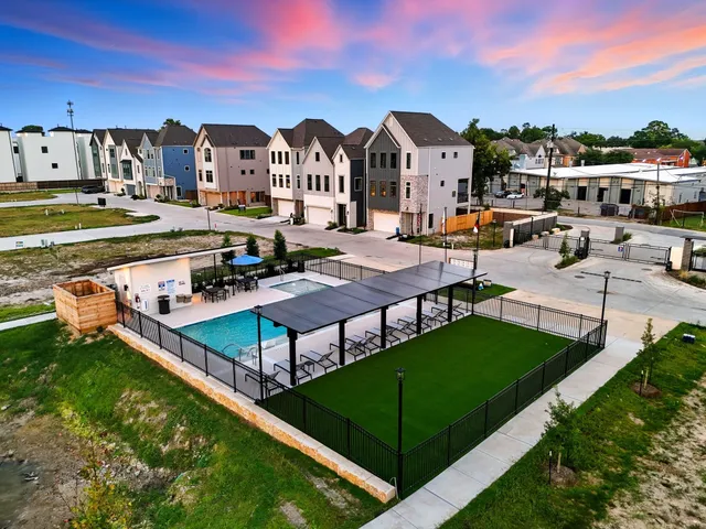 $889,999 | 1705 Bologna Lane, Houston, TX 77055