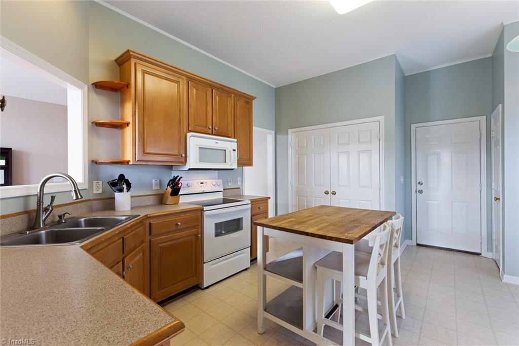 3708 Shadow Ridge Drive High Point, NC 27265 - Photo 13 of 26 Gallery Image 13