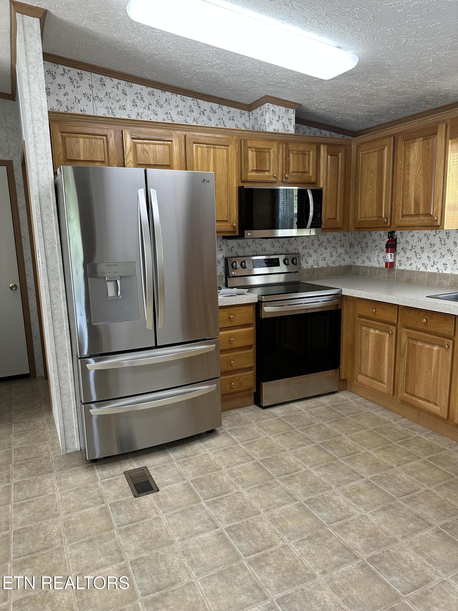 165 Redmond Road Pineville, KY 40977 - Photo 12 of 25 IMG_1876