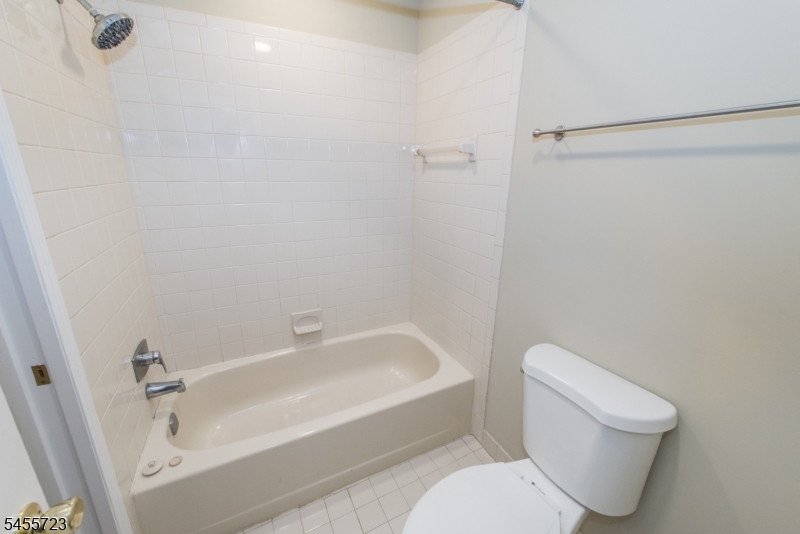 72 Sage Court Bedminster, NJ 07921 - Photo 18 of 22 Gallery Image 18