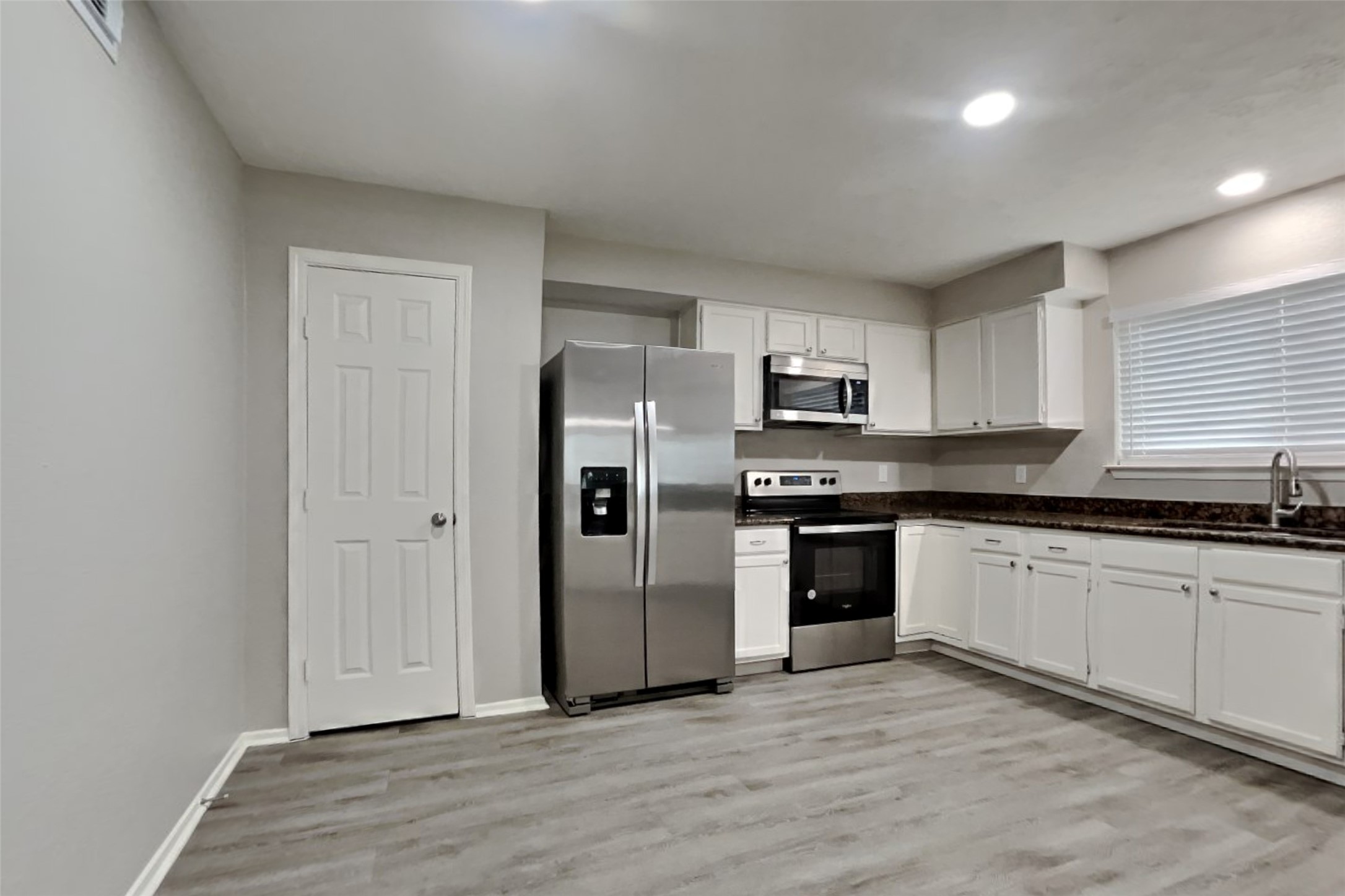 4810 Ingleside Court Spring, TX 77388 - Photo 8 of 29