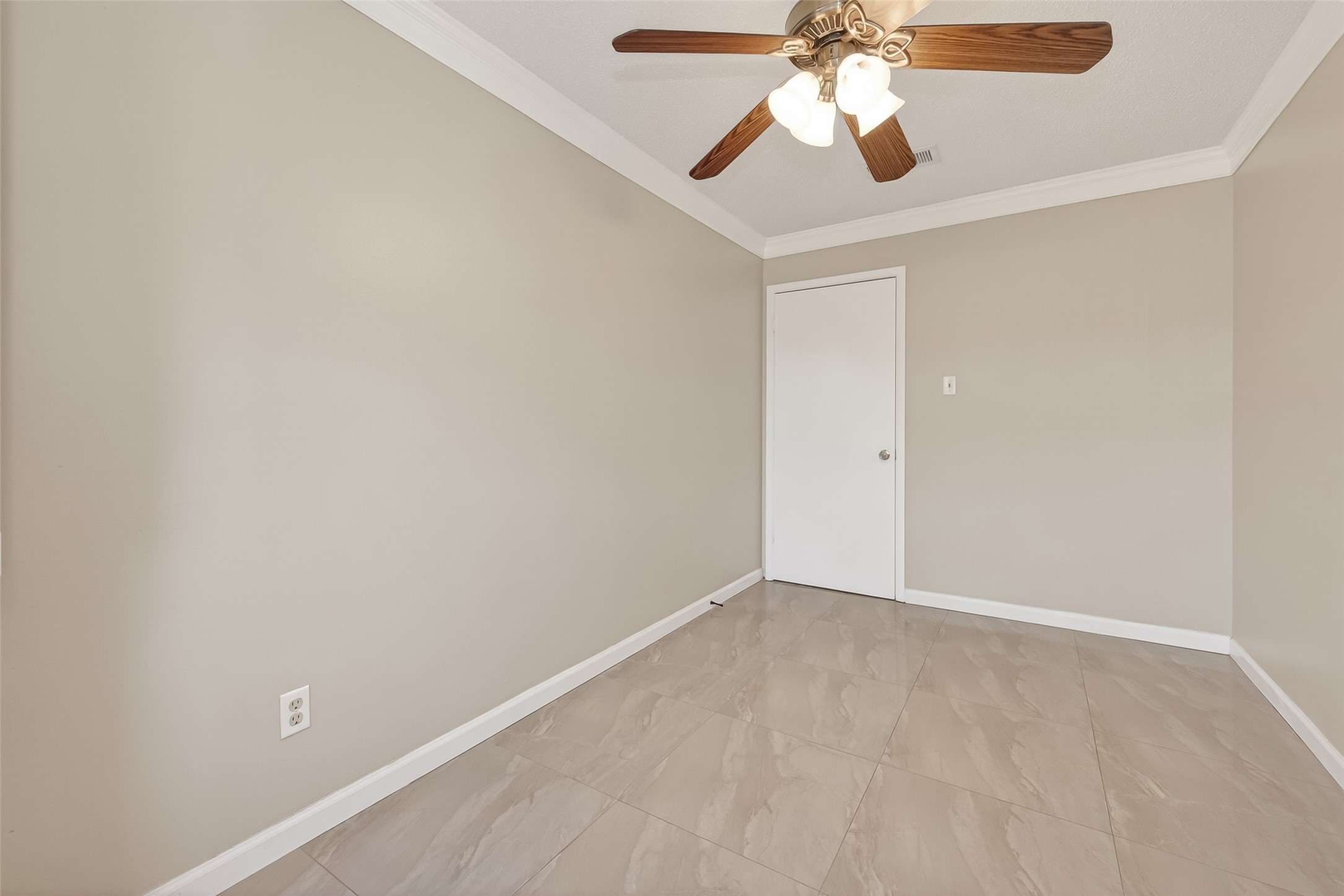 6424 Kentwick Drive, Unit 24/3 Houston, TX 77084 - Photo 30 of 48 a view of an empty room