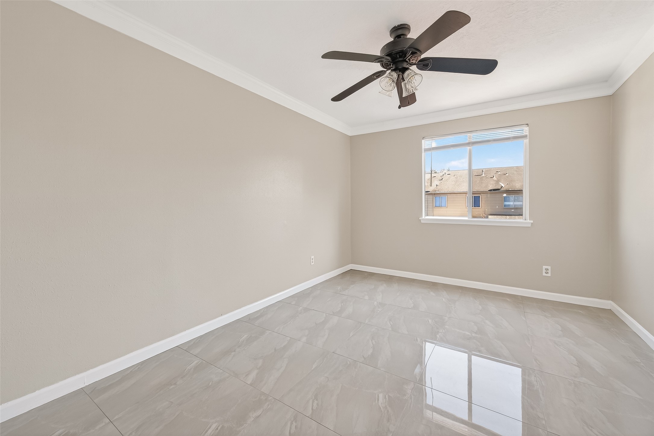 6424 Kentwick Drive, Unit 24/3 Houston, TX 77084 - Photo 32 of 48 an empty room with a window and a ceiling fan