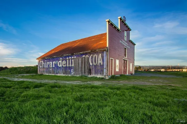 $1,195,000 | 512 Keller Street, Petaluma, CA 94952