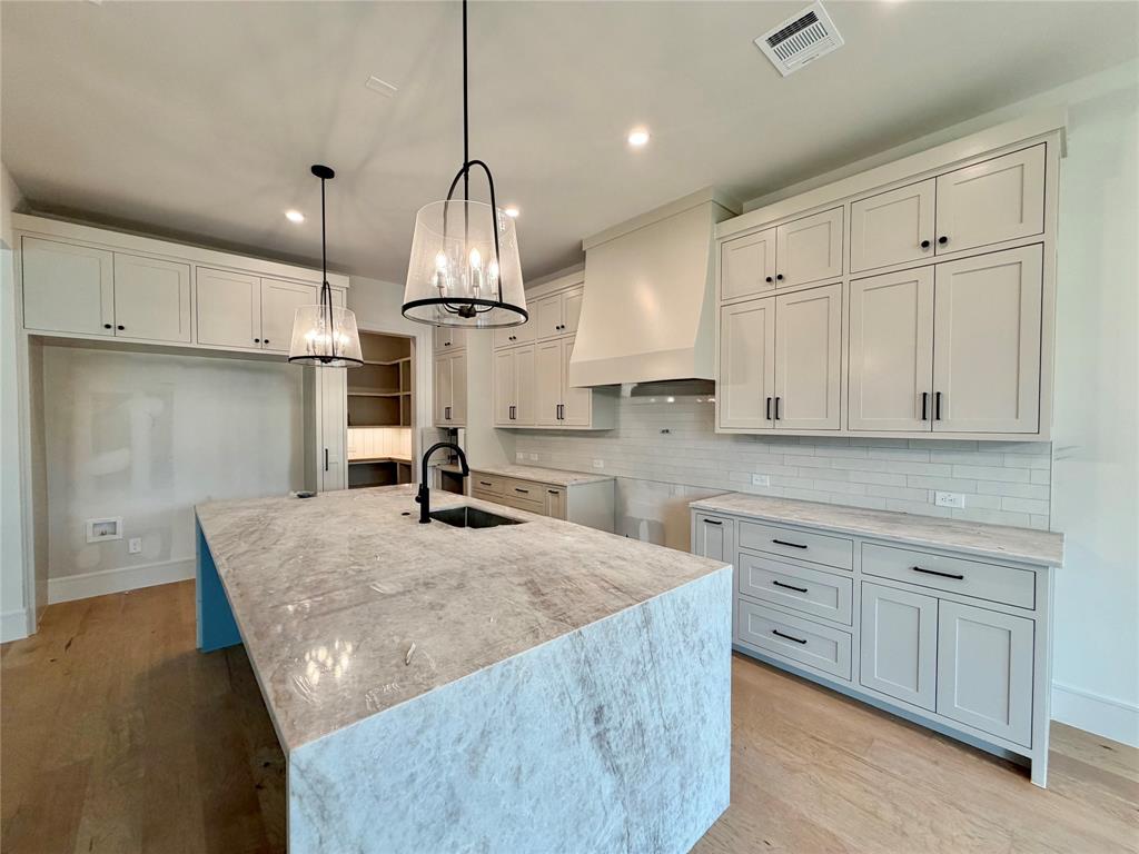 820 Edgefield Road Fort Worth, TX 76107 - Photo 4 of 13