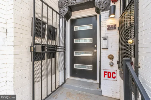 $2,000 | 33 Florida Avenue Northeast, Unit 2, Washington, DC 20002