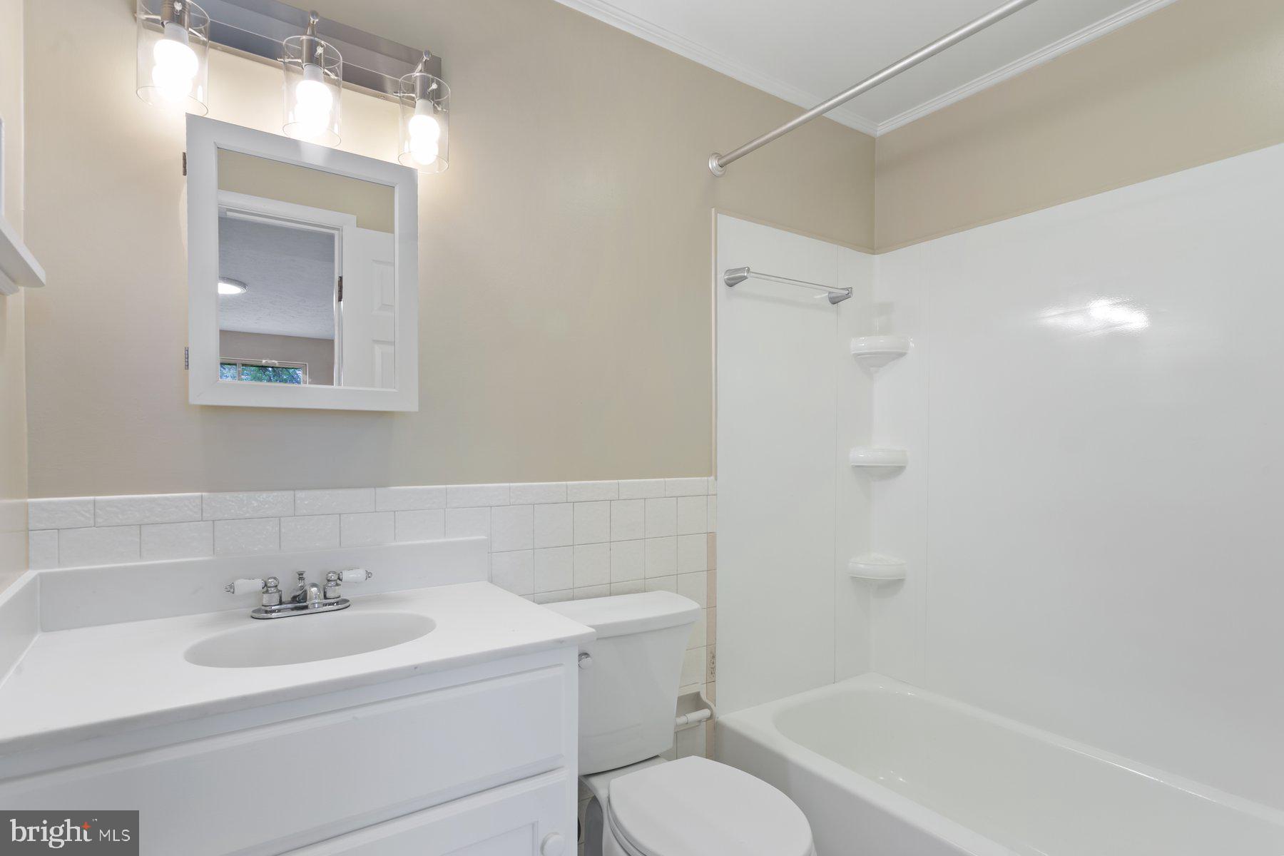 731 Heather Ridge Drive Frederick, MD 21702 - Photo 18 of 26 a bathroom with a bathtub shower sink vanity mirror and toilet