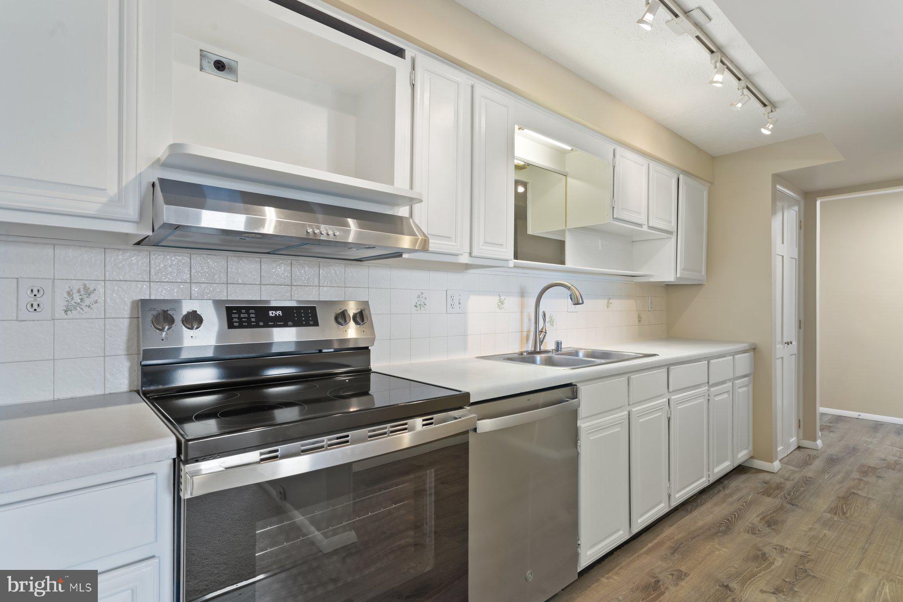 731 Heather Ridge Drive Frederick, MD 21702 - Photo 10 of 26 a kitchen with stainless steel appliances granite countertop a sink and cabinets