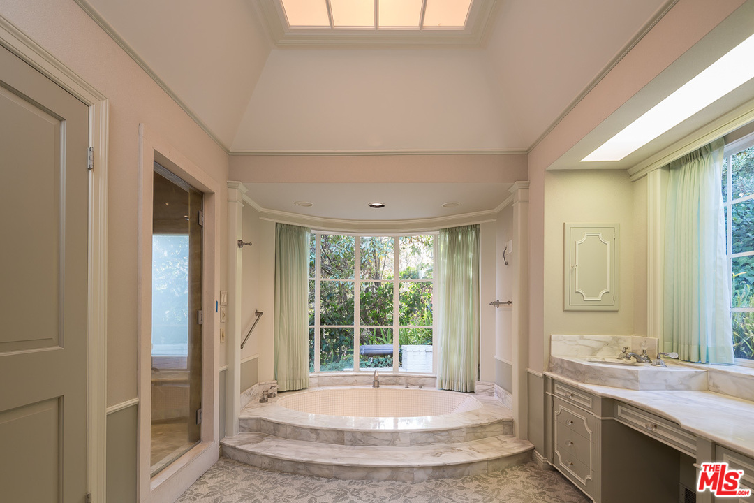 778 Sarbonne Road Los Angeles, CA 90077 - Photo 21 of 22