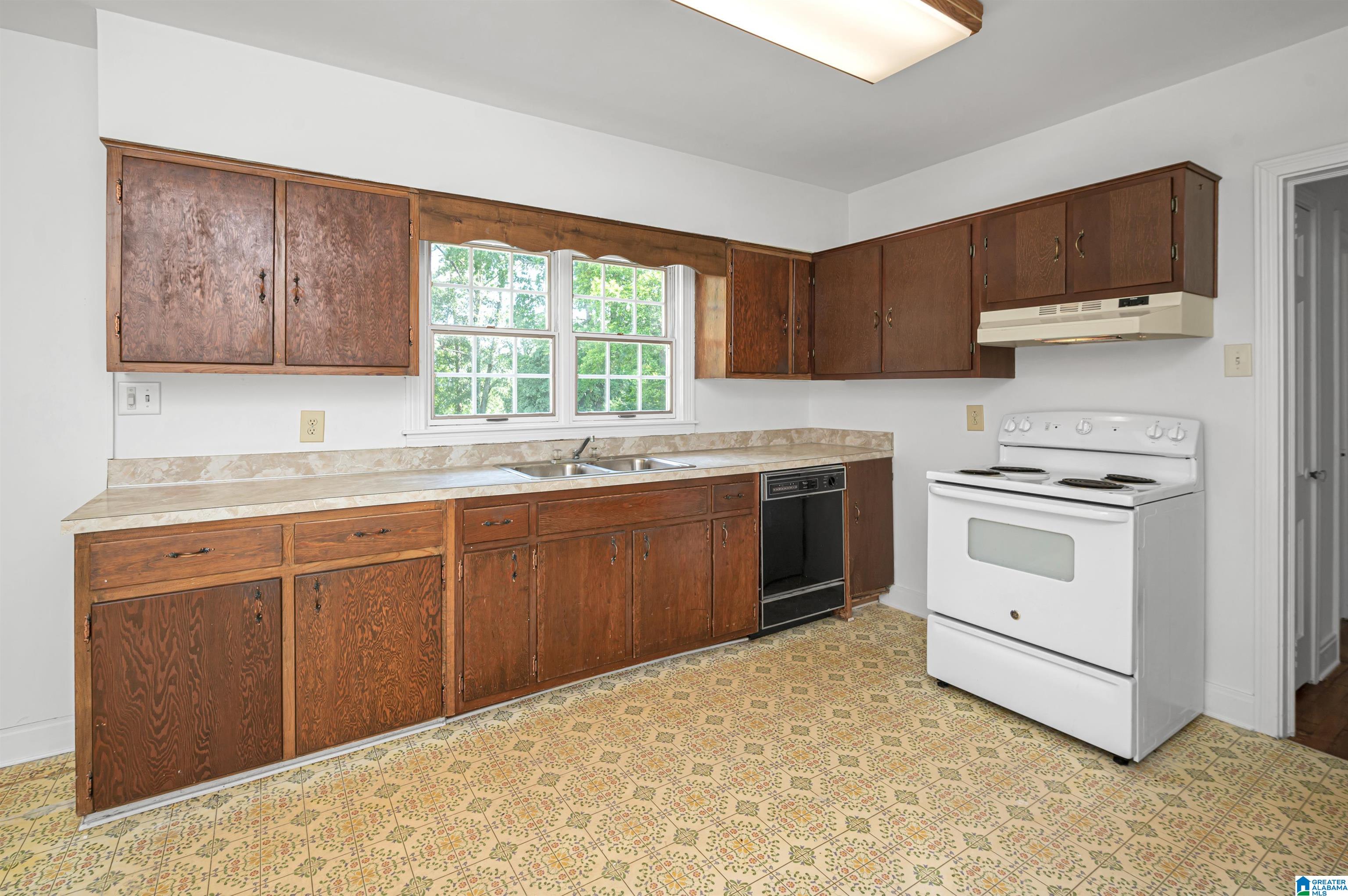 1157 Shades Crest Road Birmingham, AL 35226 - Photo 6 of 43
