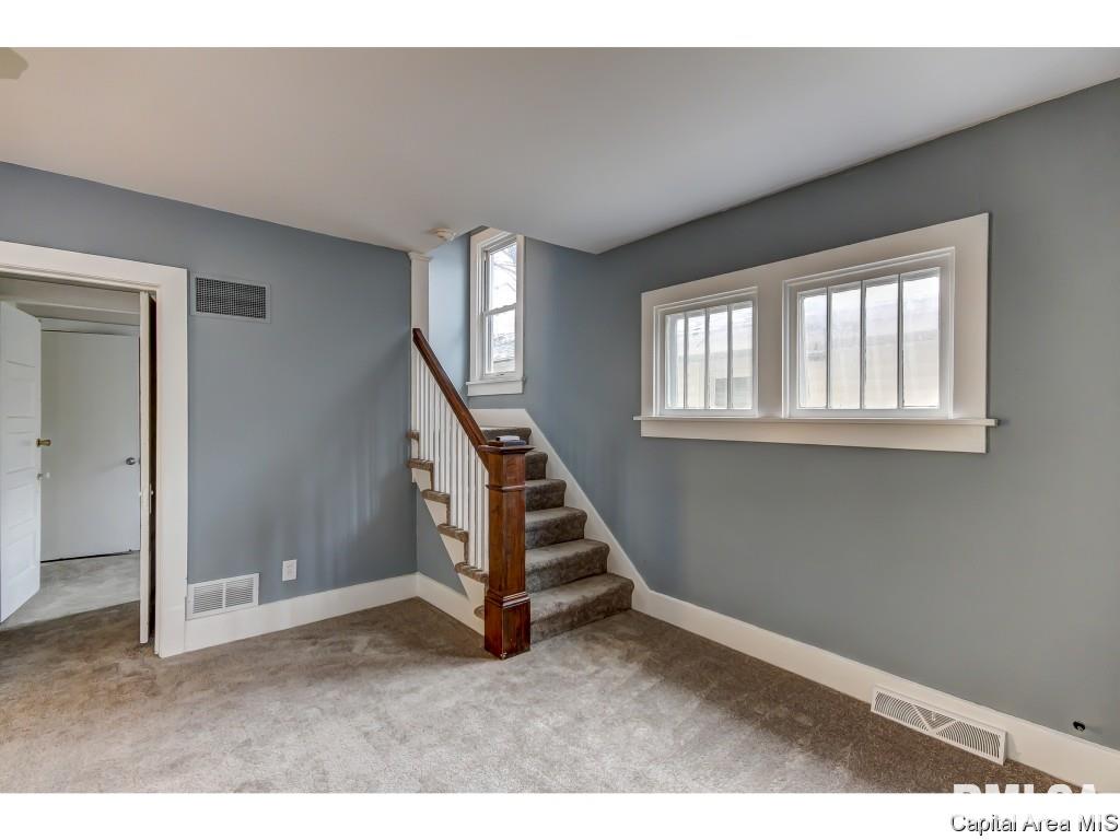 438 Williams Street Springfield, IL 62704 - Photo 1 of 27