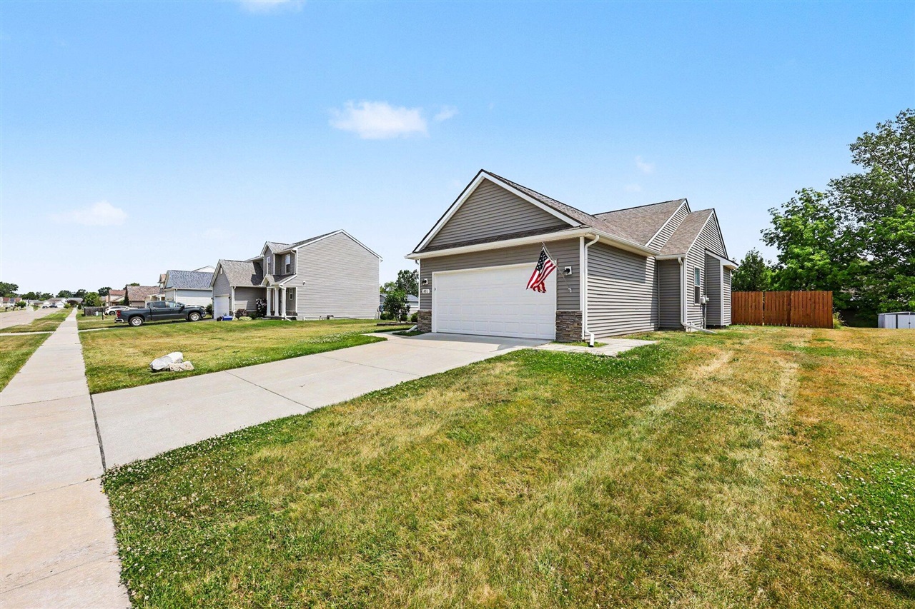 831 Sarah Lane Milan, MI 48160 - Photo 3 of 36