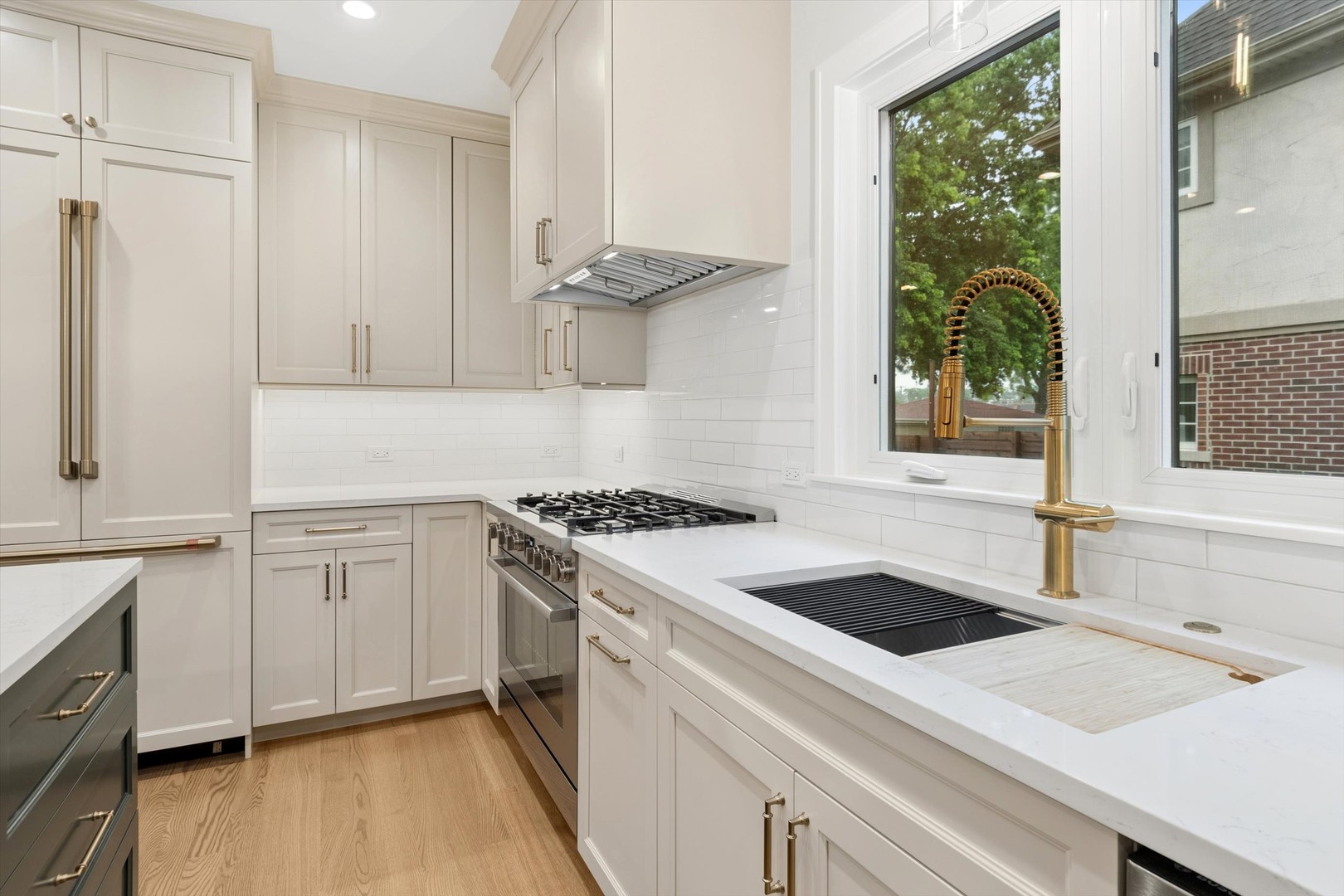 354 Lionel Road Riverside, IL 60546 - Photo 12 of 38 Gallery Image 12