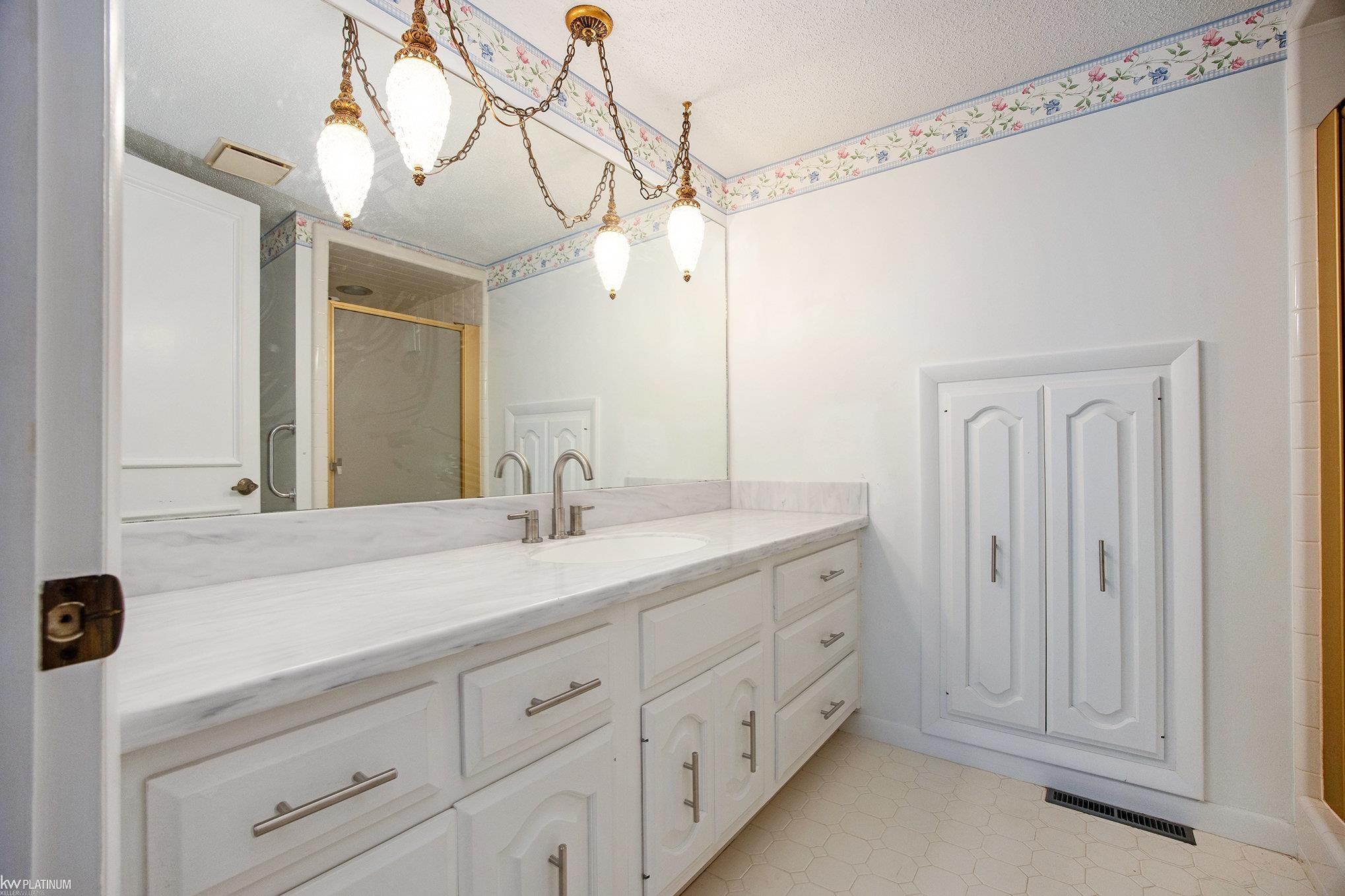 4510 Lakeshore Road Fort Gratiot, MI 48059 - Photo 14 of 22 50184786-d42f91c1-a728-4d13-9070-83496d026c4a.JPG