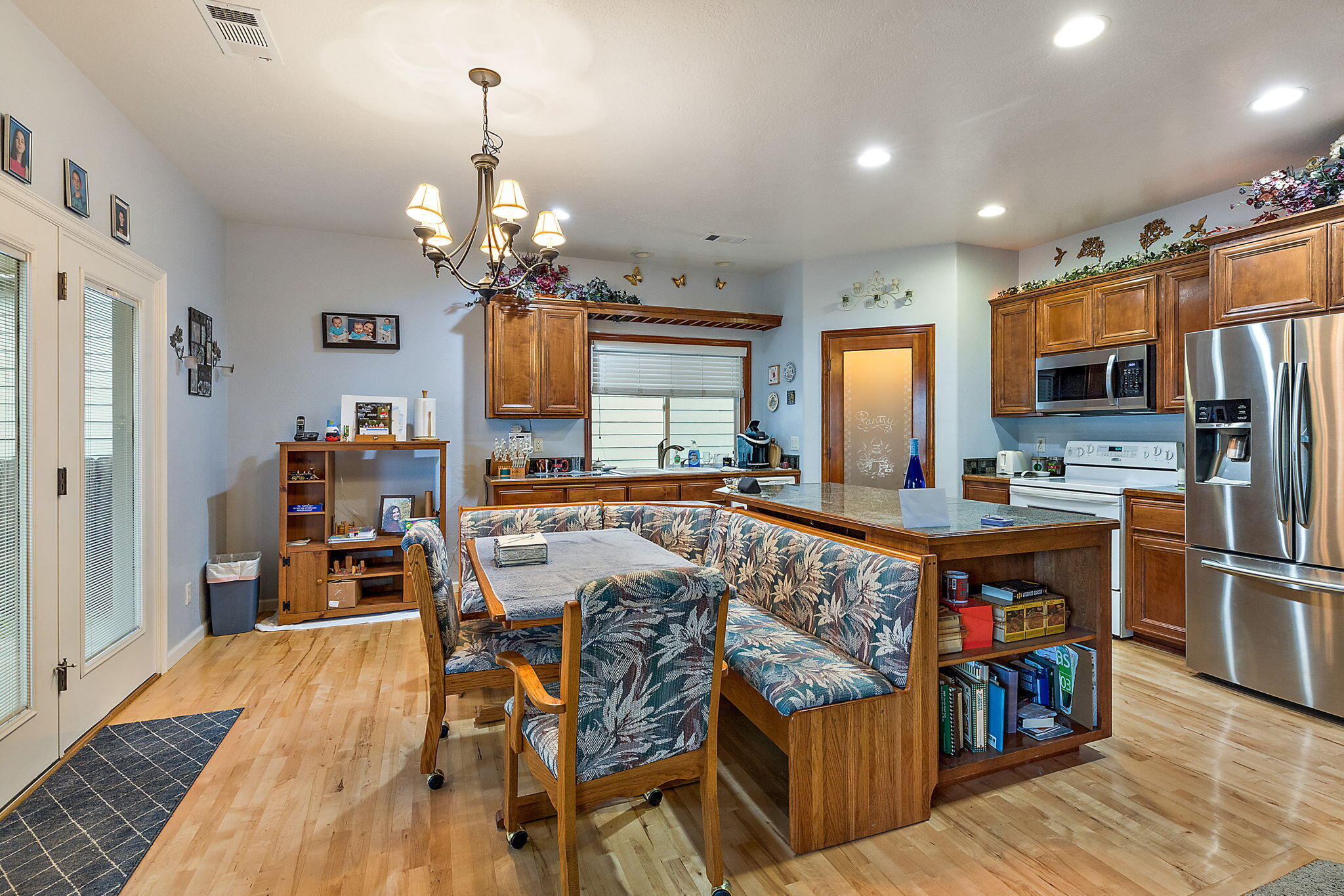 1028 Buck Point Street Central Point, OR 97502 - Photo 12 of 40