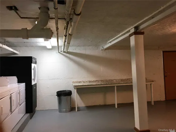 $2,100 | 106 Division Avenue, Unit 1E, Levittown, NY 11756