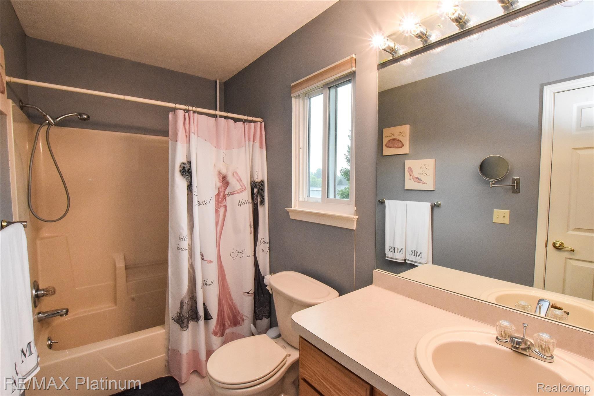 2381 Summit Cedar Howell, MI 48855 - Photo 20 of 32 DSC_8626.jpg