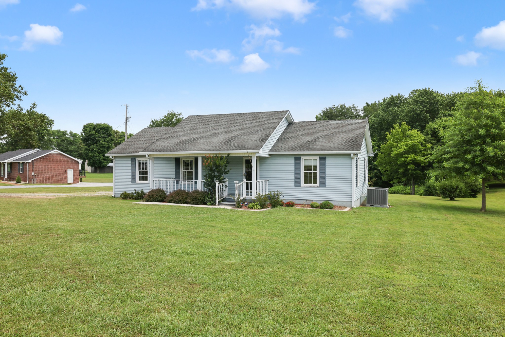 2736 Gideon Road Greenbrier, TN 37073 - Photo 3 of 33