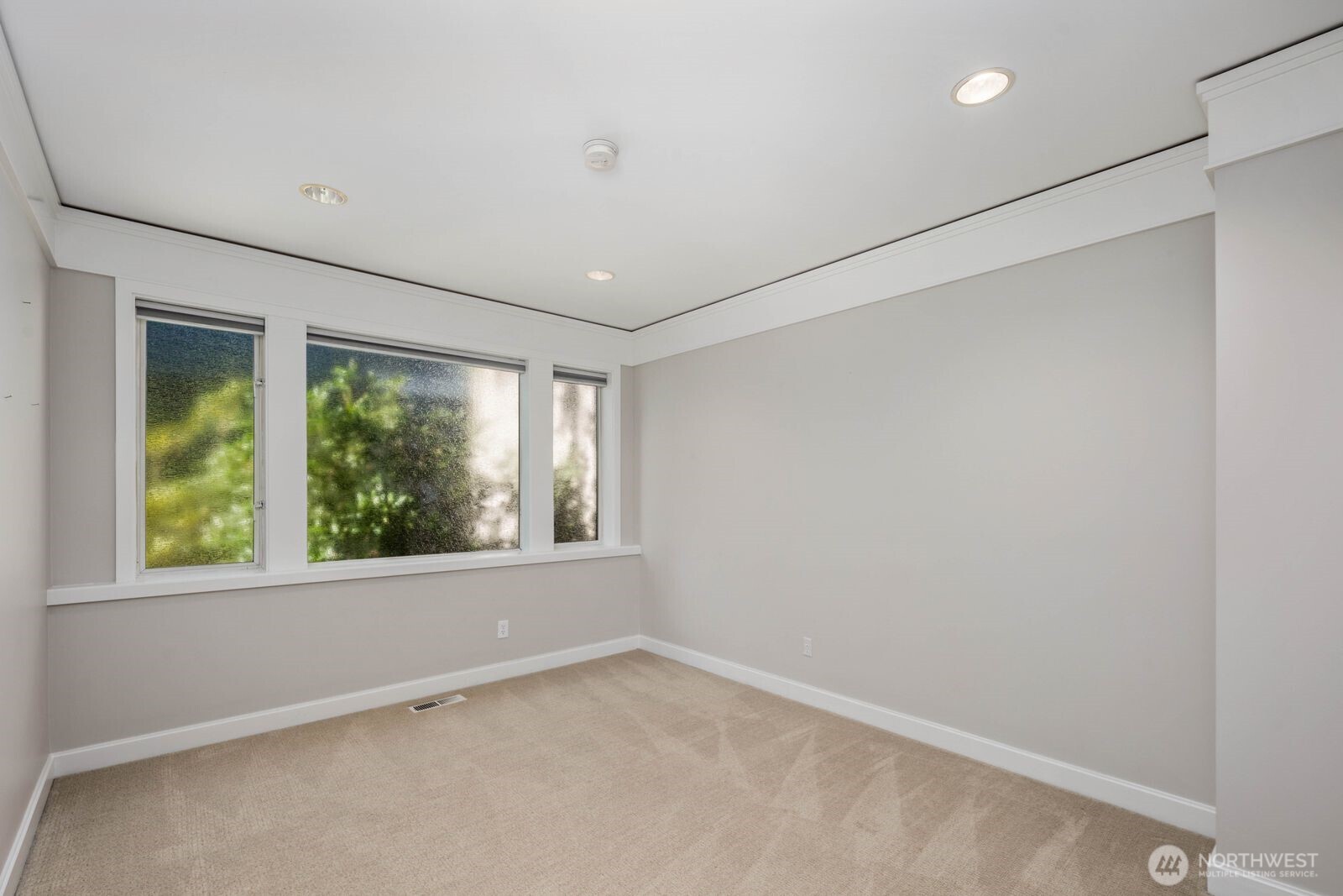 1717 Ferry Avenue Southwest Seattle, WA 98116 - Photo 20 of 40 an empty room with a window
