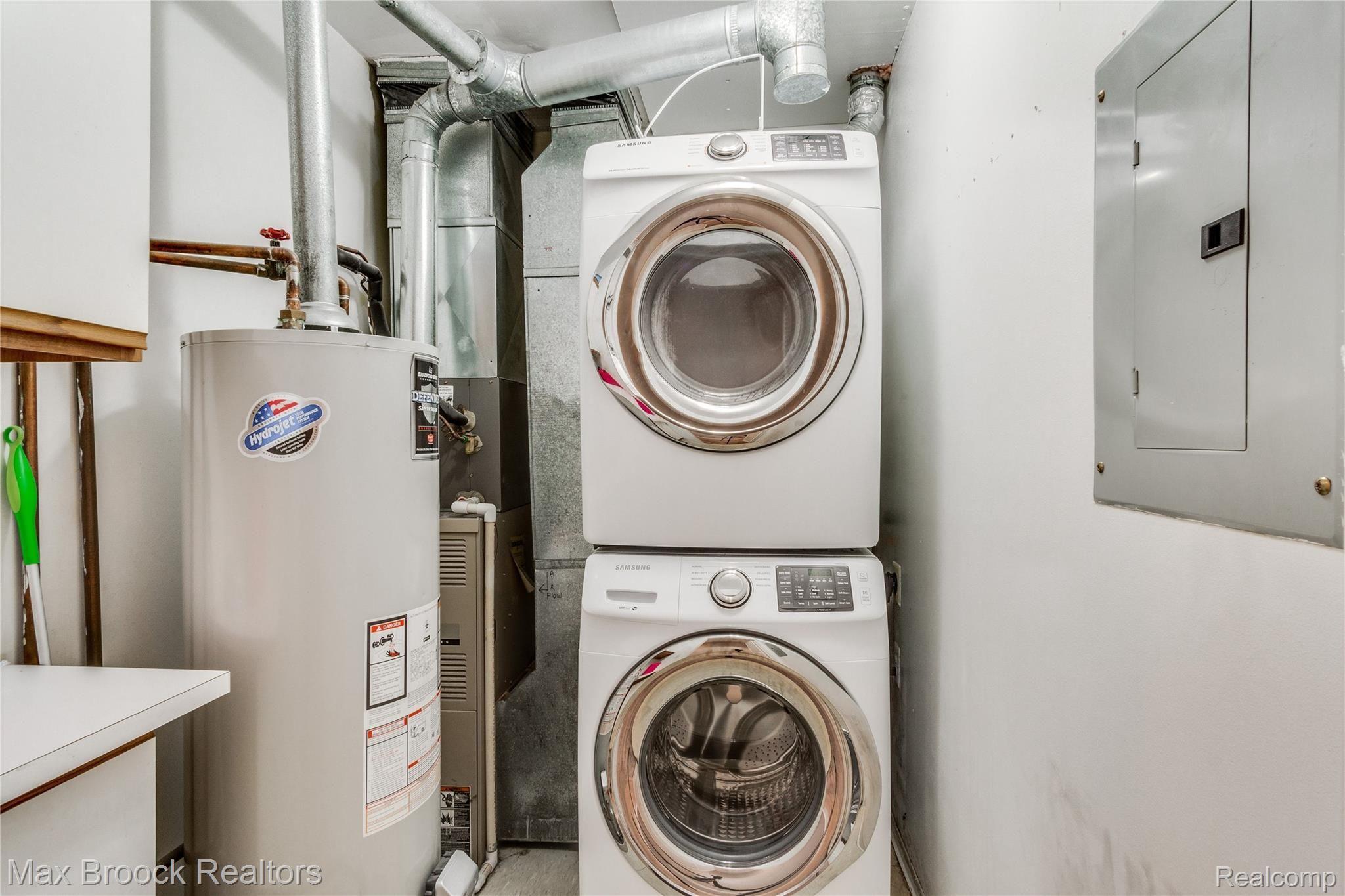 2597 Columbia Road Berkley, MI 48072 - Photo 9 of 12 Laundry room - washer and dryer included in sale.