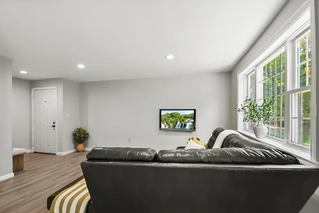 $399,000 | 33 Kennedy Drive, Unit 33, Chelmsford, MA 01863