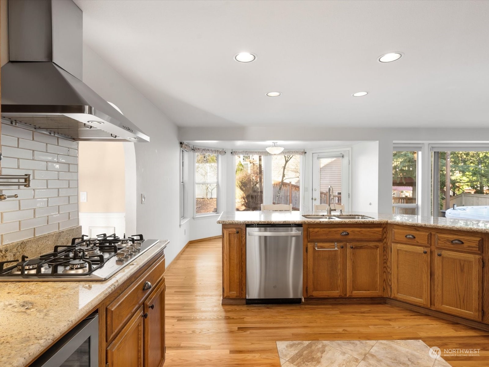 1010 Southwest 335th Street Federal Way, WA 98023 - Photo 9 of 39