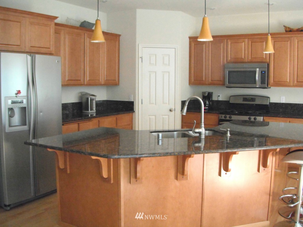 2027 Northeast 32nd Street Renton, WA 98056 - Photo 2 of 12