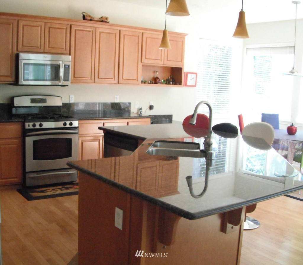 2027 Northeast 32nd Street Renton, WA 98056 - Photo 3 of 12