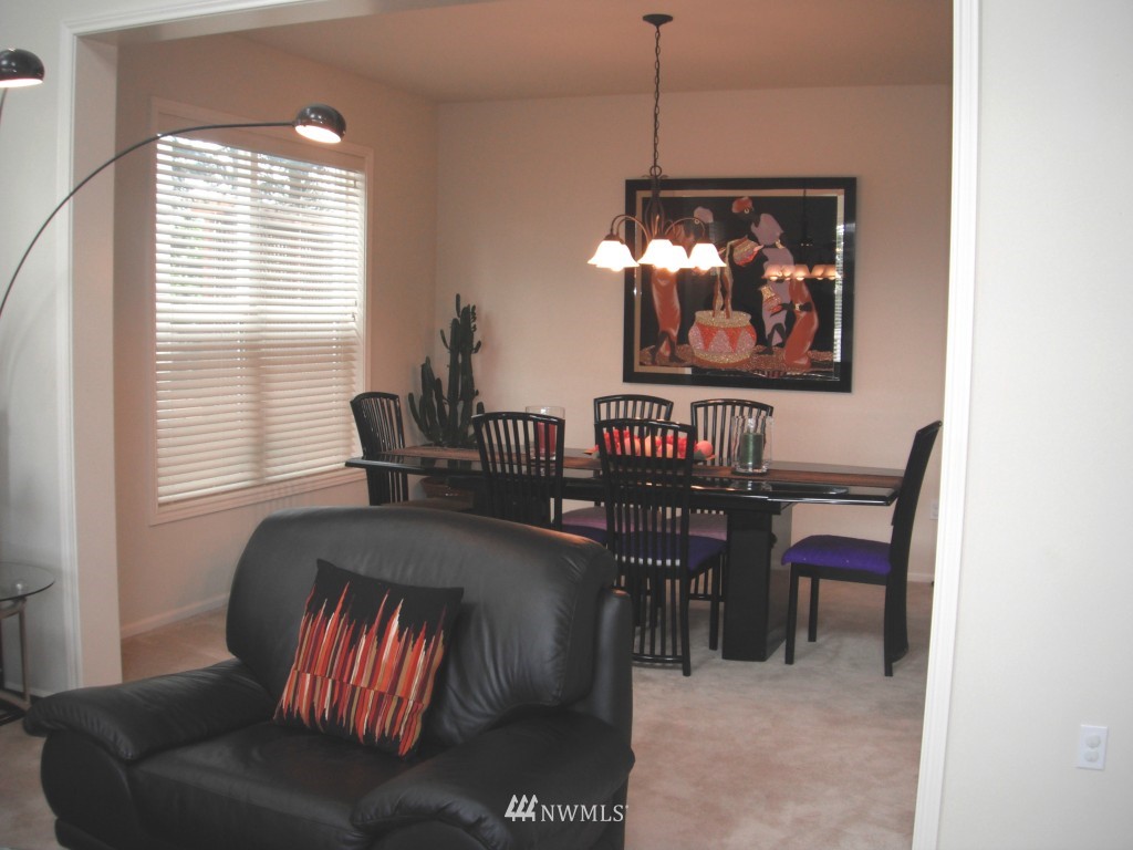 2027 Northeast 32nd Street Renton, WA 98056 - Photo 9 of 12