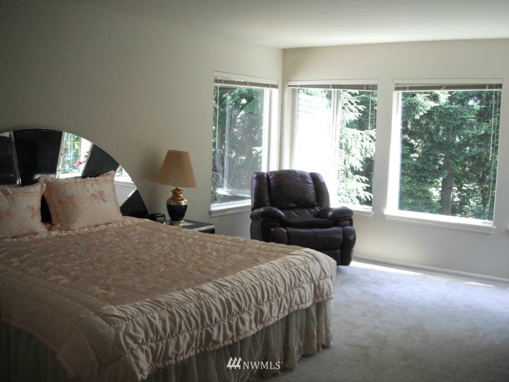 2027 Northeast 32nd Street Renton, WA 98056 - Photo 10 of 12