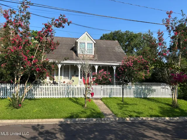 $440,000 | 204 Arlington Avenue, Natchez, MS 39120
