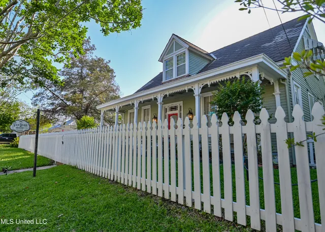 $440,000 | 204 Arlington Avenue, Natchez, MS 39120