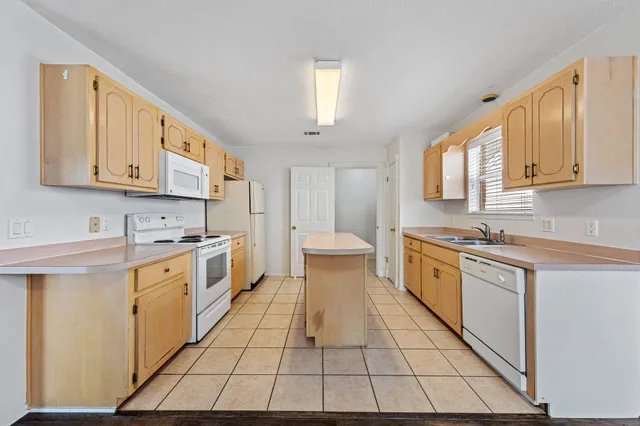 $2,025 | 1569 Meadowbrook Court, Niceville, FL 32578