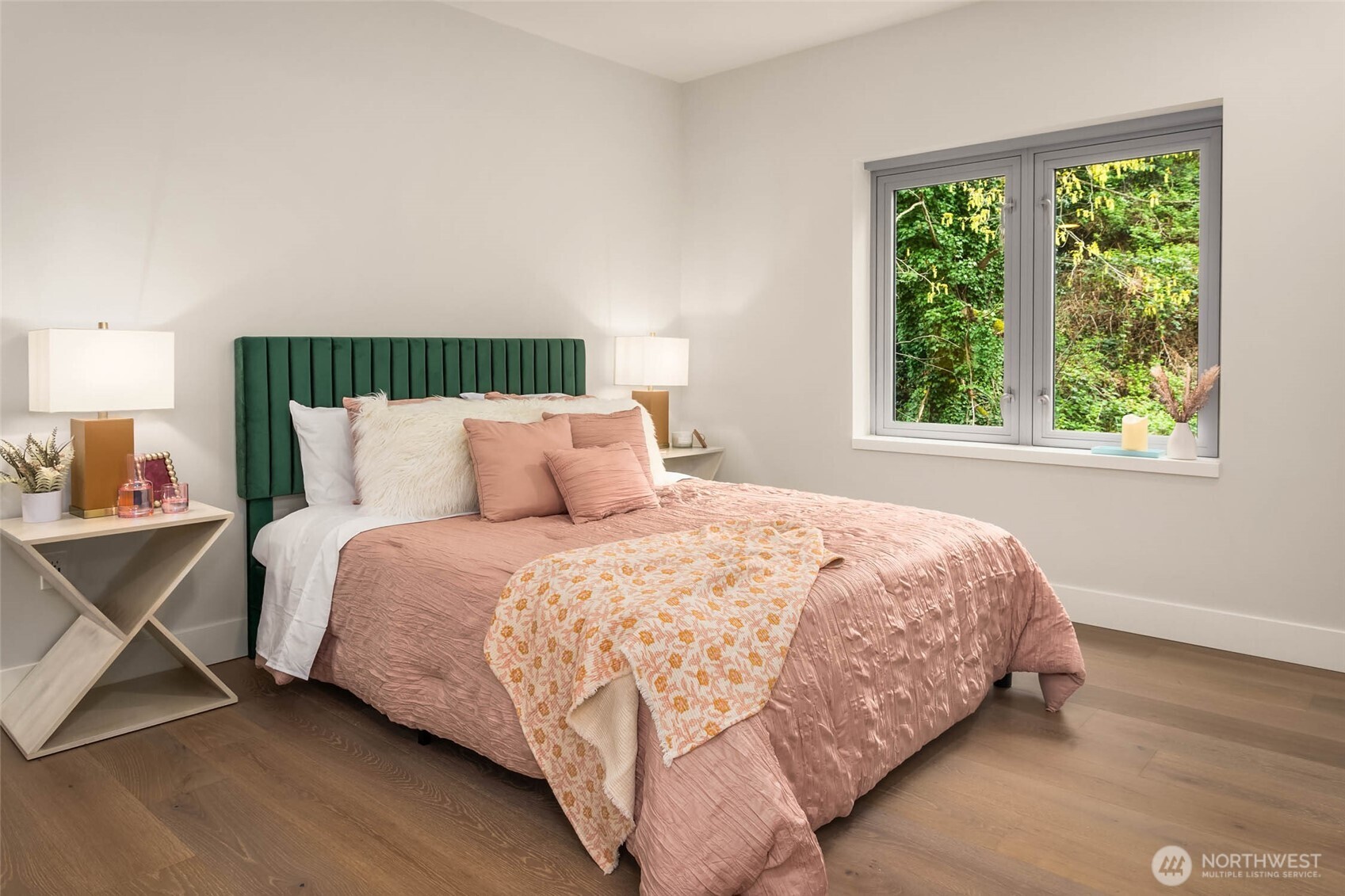 1250 Alki Avenue Southwest, Unit 3H Seattle, WA 98116 - Photo 5 of 38 a bedroom with a bed and a window