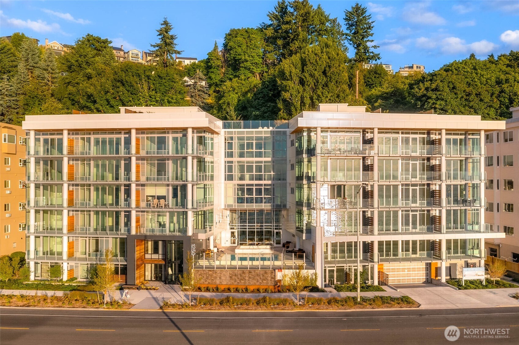 1250 Alki Avenue Southwest, Unit 3H Seattle, WA 98116 - Photo 10 of 38 front view of a large building