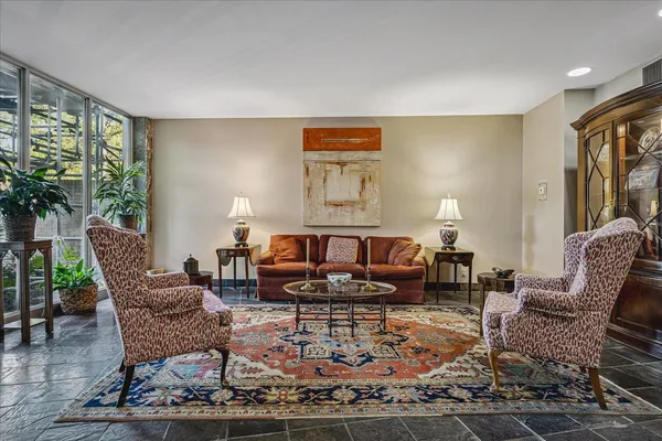 $112,000 | 475 North Highland Street, Unit 7L, Memphis, TN 38122