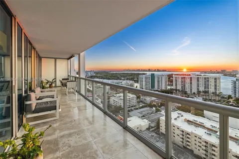 $999,000 | 6799 Collins Avenue, Unit CPH06, Miami Beach, FL 33141