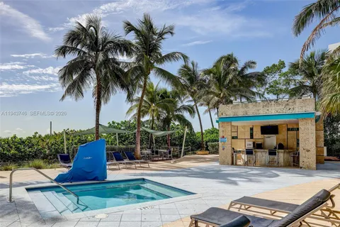 $999,000 | 6799 Collins Avenue, Unit CPH06, Miami Beach, FL 33141