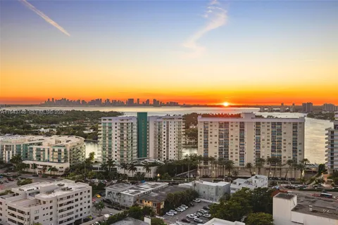 $999,000 | 6799 Collins Avenue, Unit CPH06, Miami Beach, FL 33141