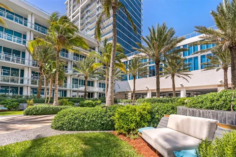 $999,000 | 6799 Collins Avenue, Unit CPH06, Miami Beach, FL 33141