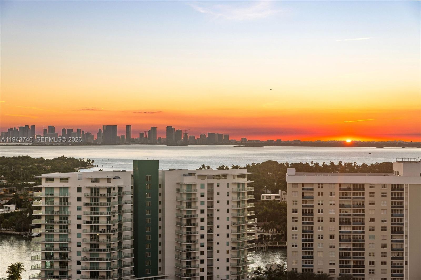 6799 Collins Avenue, Unit CPH06 Miami Beach, FL 33141 - Photo 6 of 35