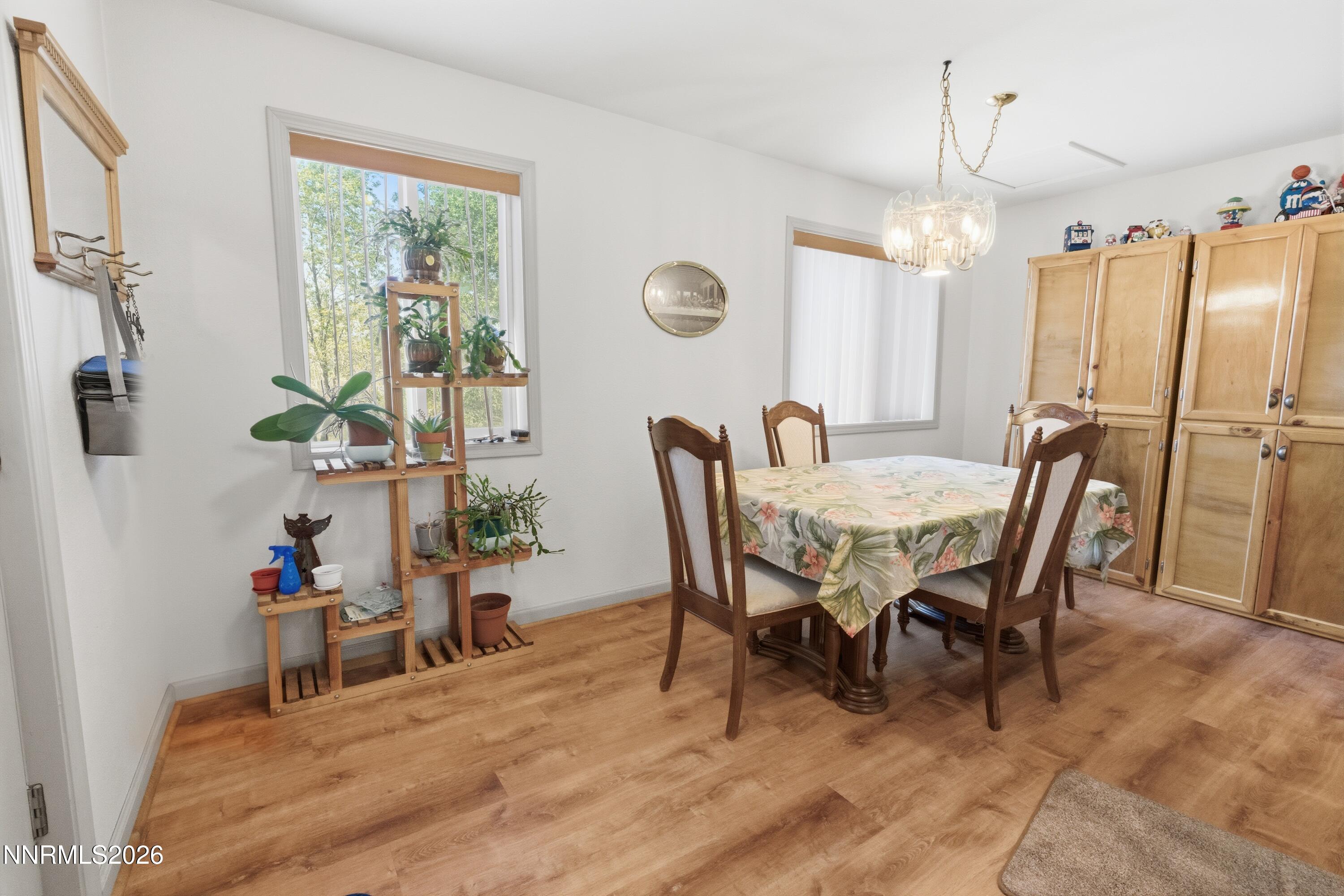 270 Shetland Circle Reno, NV 89508 - Photo 6 of 45 Dining