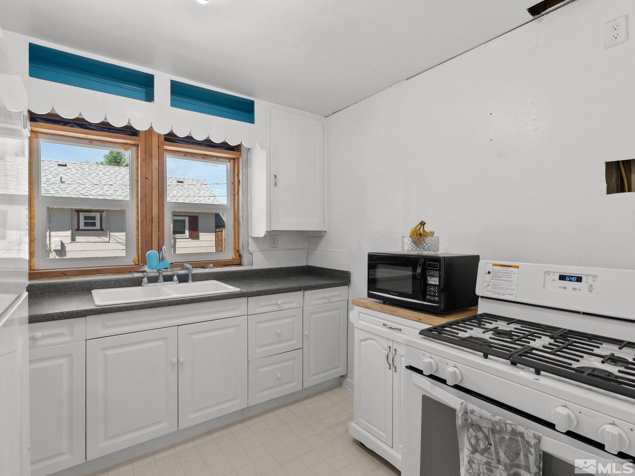 305 North Roop Street Carson City, NV 89701 - Photo 8 of 14 Photo 8